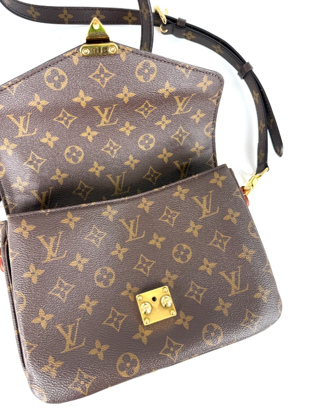 Louis Vuitton Pochette Metis Monogram Top Handle Crossbody Bag - Picture 8 of 11